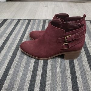Burgundy bootie in size 6 1/2